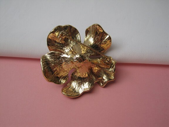Broche goudkleurige bloem bordeaux rood emaille rijnsteentjes meeldraden 5.0x5.0 - Afbeelding 5