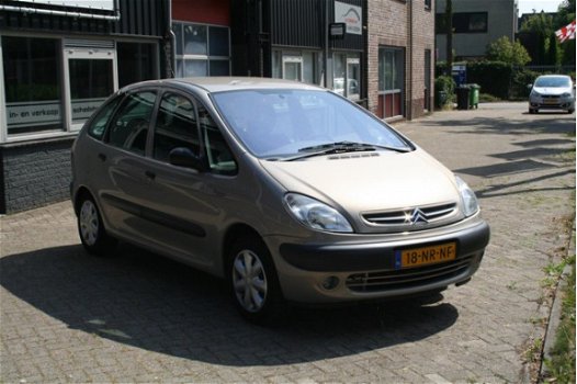 Citroën Xsara Picasso - 2.0i-16V Différence 2 automaat, trekhaak airco - 1