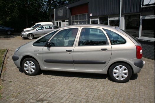 Citroën Xsara Picasso - 2.0i-16V Différence 2 automaat, trekhaak airco - 1