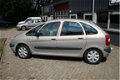 Citroën Xsara Picasso - 2.0i-16V Différence 2 automaat, trekhaak airco - 1 - Thumbnail