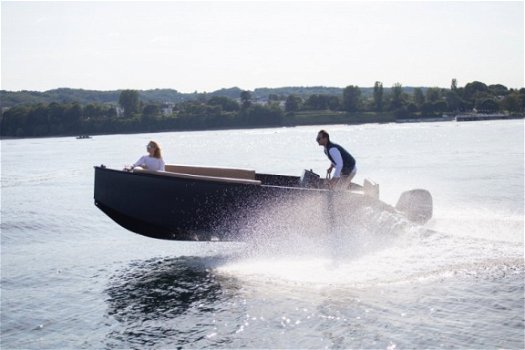 Futuro Boats ZX20 - 1