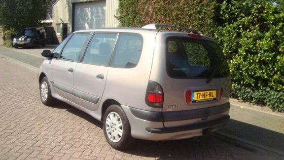 Renault Espace - 1.9 dTi Expression 6 Persoons Clima Bj 2001 zeer mooi - 1