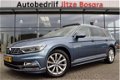 Volkswagen Passat Variant - 1.6 TDI Business Edition R-Line DSG Leder/Alcantara, Panoramadak, Camera - 1 - Thumbnail