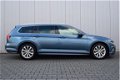 Volkswagen Passat Variant - 1.6 TDI Business Edition R-Line DSG Leder/Alcantara, Panoramadak, Camera - 1 - Thumbnail