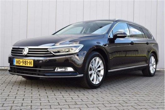 Volkswagen Passat Variant - 1.6 TDI Highline Leder/Alcantara, Panoramadak, Trekhaak, LED Koplampen, - 1