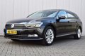 Volkswagen Passat Variant - 1.6 TDI Highline Leder/Alcantara, Panoramadak, Trekhaak, LED Koplampen, - 1 - Thumbnail