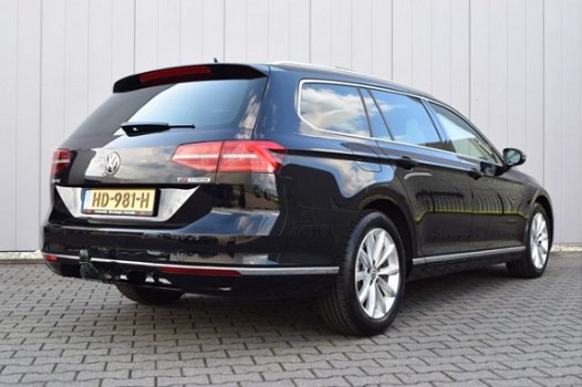 Volkswagen Passat Variant - 1.6 TDI Highline Leder/Alcantara, Panoramadak, Trekhaak, LED Koplampen, - 1