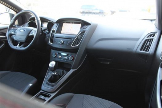 Ford Focus Wagon - 1.0 ST-Line 125pk | Navigatie | Climate Control | Parkeersensoren | - 1