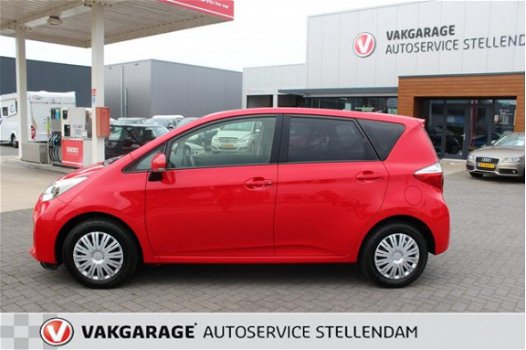 Toyota Verso S - 1.3 VVT-i Aspiration PDC/NAVI/PANO DAK/NIEUWSTAAT - 1