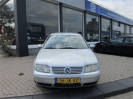 Volkswagen Bora - 1.6 Comfortline - 1