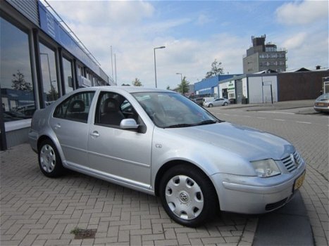 Volkswagen Bora - 1.6 Comfortline - 1