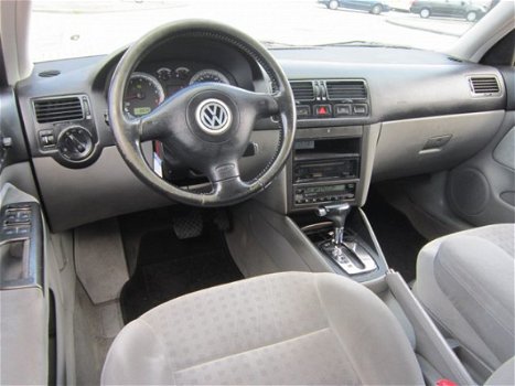 Volkswagen Bora - 1.6 Comfortline - 1