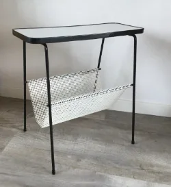 Verkocht ❤️ Vintage lectuurstander, pilastro (geperforeerd staal)