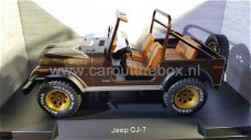 Jeep CJ-7 bruin 1:18 Modelcar group