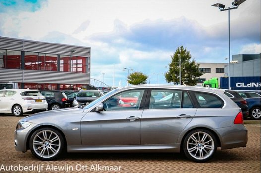 BMW 3-serie Touring - 320i M Sport Edition AUTOMAAT, Groot Navi, Alcantara, Bi-Xenon - 1