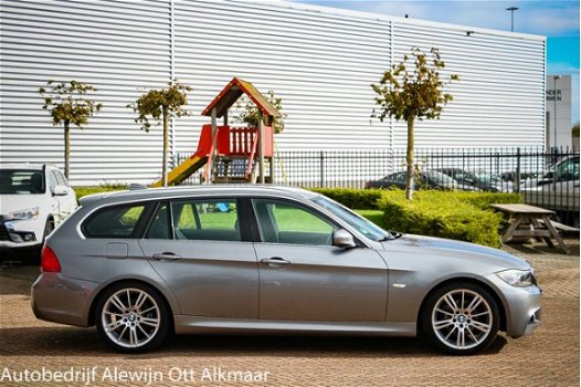 BMW 3-serie Touring - 320i M Sport Edition AUTOMAAT, Groot Navi, Alcantara, Bi-Xenon - 1