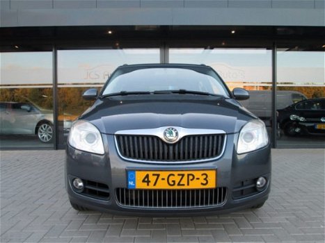 Skoda Fabia Combi - Combi 1.6 16v Elegance Ecc Trekhaak 2008 - 1