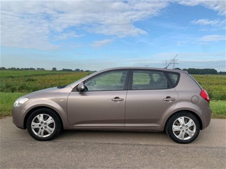 Kia Cee'd - 1.4 X-ecutive / full options - 1