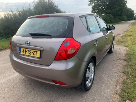 Kia Cee'd - 1.4 X-ecutive / full options - 1