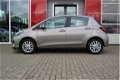 Toyota Yaris - 1.3 VVT-i Lounge met navigatie - 1 - Thumbnail