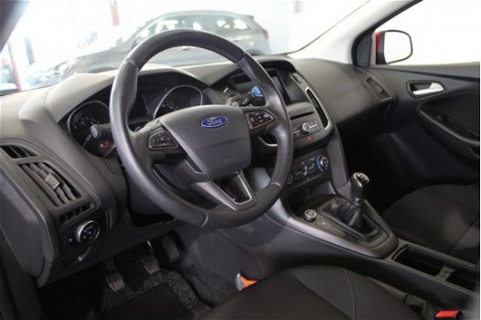 Ford Focus - 1.0 TREND airco / navigatie / cruise control / zeer lage km-stand - 1
