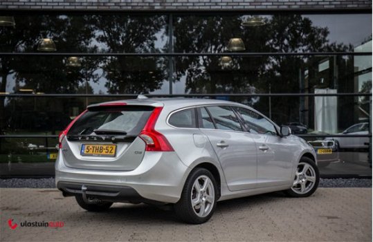 Volvo V60 - 2.0 D3 Summum , Schuif-kanteldak, Leer, Trekhaak, Achteruitrijcamera, - 1