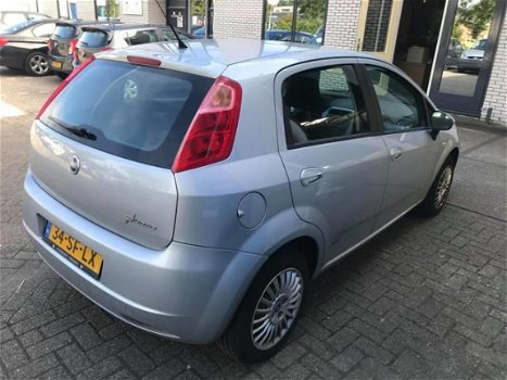 Fiat Grande Punto - 1.2 Dynamic 1jaar apk/AIRCO/ NAP/ elek ramen/ ZEER NETTE AUTO - 1