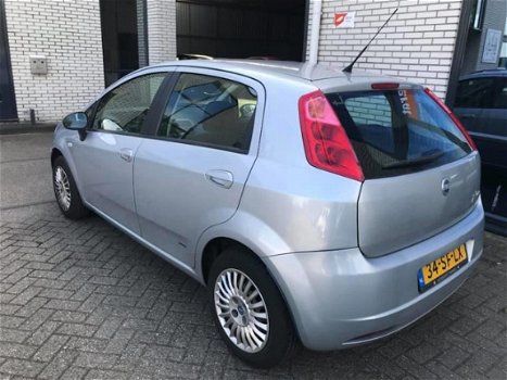 Fiat Grande Punto - 1.2 Dynamic 1jaar apk/AIRCO/ NAP/ elek ramen/ ZEER NETTE AUTO - 1