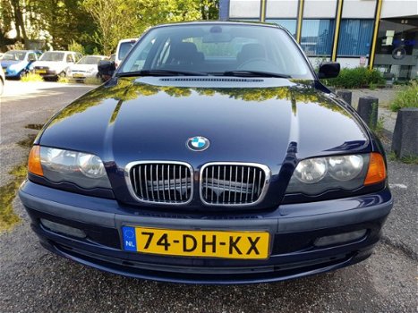 BMW 3-serie - 320i Executive |6 Cilinder|Trekhaak| Let op MILES - 1