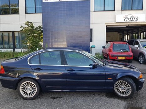 BMW 3-serie - 320i Executive |6 Cilinder|Trekhaak| Let op MILES - 1