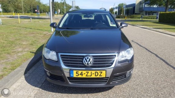 Volkswagen Passat Variant - 2.0 TDI Highline/clima/cruise/trekhaak - 1