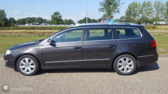 Volkswagen Passat Variant - 2.0 TDI Highline/clima/cruise/trekhaak - 1