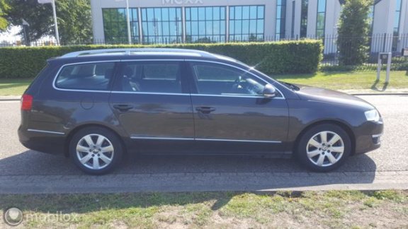 Volkswagen Passat Variant - 2.0 TDI Highline/clima/cruise/trekhaak - 1