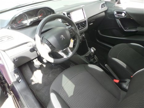 Peugeot 208 - Style 1.2 VTi 82PK 5D MET NAVIGATIE - 1