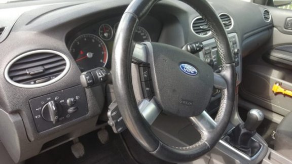 Ford Focus - Focus Futura 1.6 116 PK trekhaak Bovag garantie - 1