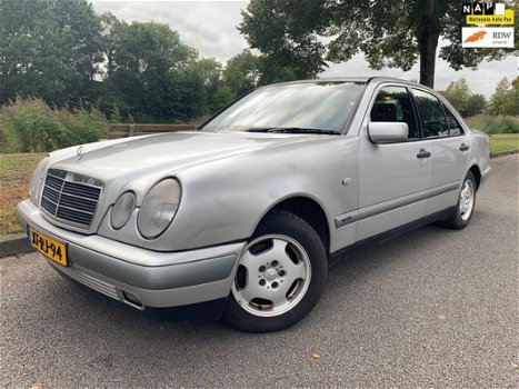 Mercedes-Benz E-klasse - 200 CDI Classic APK 23-03-2020, 2XSLEUTELS, AIRCO - 1