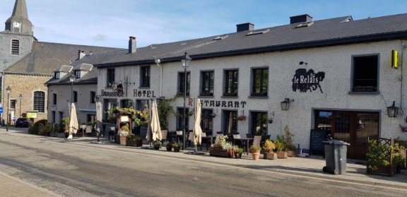 6838 CORBION : karaktervol hotel, 10 slpkrs met badkr + privé woonst. - 1