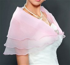 SHAWL IN ROZE VAN CHIFFON MET KRISTAL VLINDER SLUITING BRUID