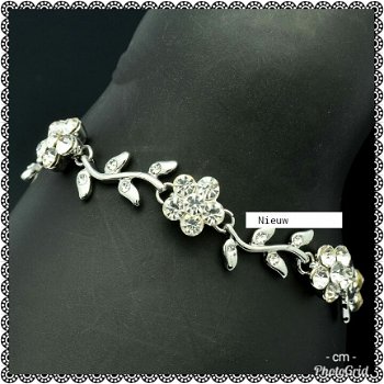 ARMBAND MET KRISTAL BLOEMEN VOOR DE BRUID - 1