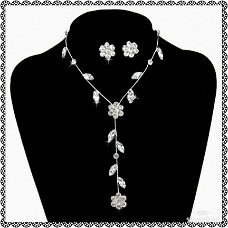 KETTING BRUID MET KRISTAL BLOEMEN BLAADJES EN OORBELLEN