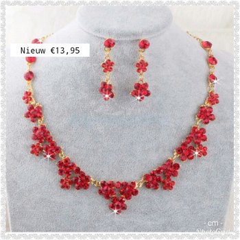 KETTING EN OORBELLEN MET KRISTAL BLOEMEN BRUIDSSIERADEN BRUID - 1