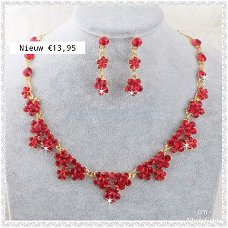 KETTING EN OORBELLEN MET KRISTAL BLOEMEN BRUIDSSIERADEN BRUID