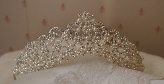 TIARA DIADEEM MET PAREL BLOEMEN EN KRISTAL VOOR DE BRUID - 1