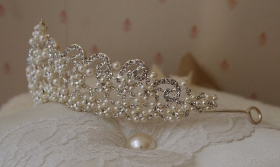 TIARA DIADEEM MET PAREL BLOEMEN EN KRISTAL VOOR DE BRUID - 3