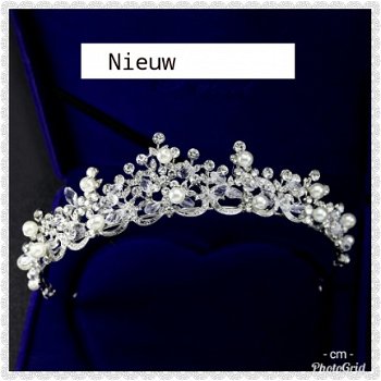 TIARA BRUID DIADEEM MET PARELS EN KRISTAL ZILVERKLEUR - 1