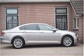 Volkswagen Passat - 1.6 TDI 120pk H6 Highline Executive Led Ecc Pdc Leder Navigatie - 1 - Thumbnail