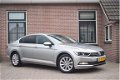 Volkswagen Passat - 1.6 TDI 120pk H6 Highline Executive Led Ecc Pdc Leder Navigatie - 1 - Thumbnail