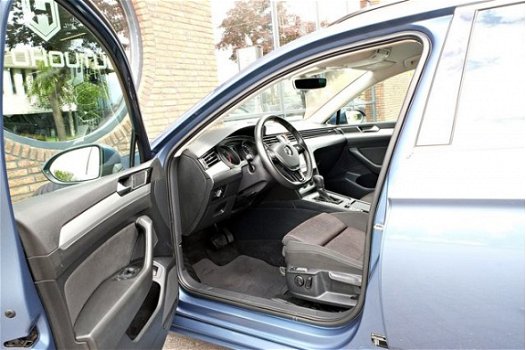 Volkswagen Passat Variant - 2.0 TDI 150 PK DSG Aut. Comfortline nieuw model, LED koplampen, Trekhaak - 1