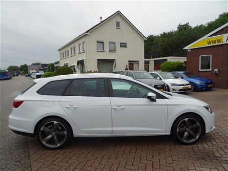 Seat Leon ST - 1.6 TDI Style Bns Navi, Led, 18''Lmv, Pdc v+a - 1