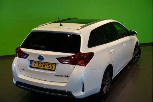 Toyota Auris Touring Sports - AUTOMAAT 1.8 Hybrid Camera | Panoramadak | Navigatie - 1